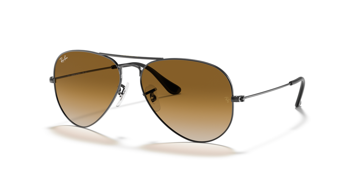 Ray-Ban Aviator Classic RB3025 004/51 62 sunglasses, three-quarter view