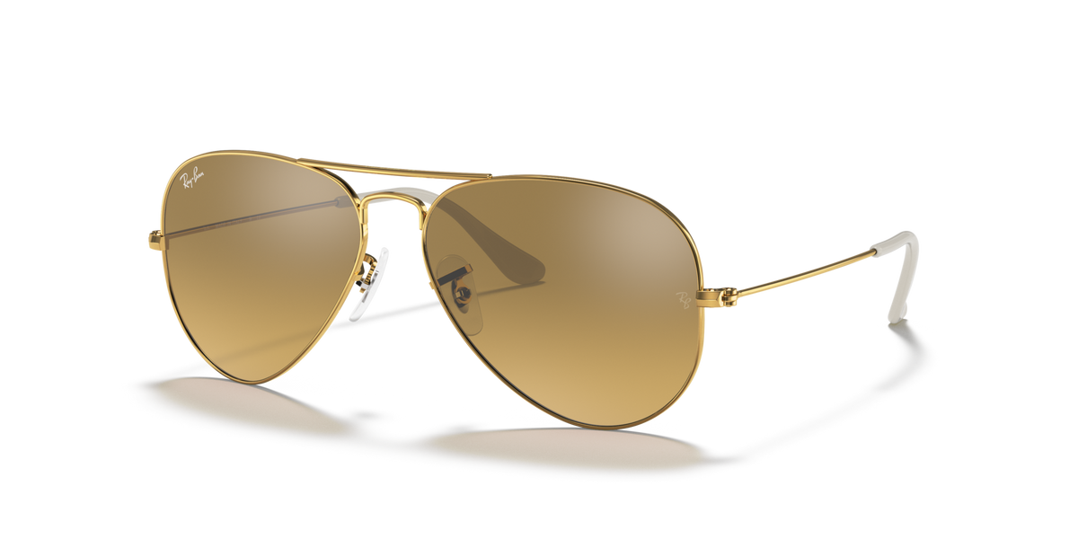 Ray-Ban Aviator Classic RB3025 001/3K 62 sunglasses, three-quarter view