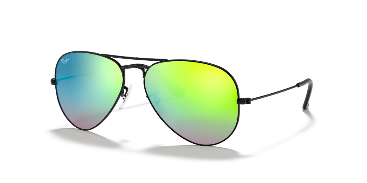 Ray-Ban Aviator Classic RB3025 002/4J 62 sunglasses, three-quarter view