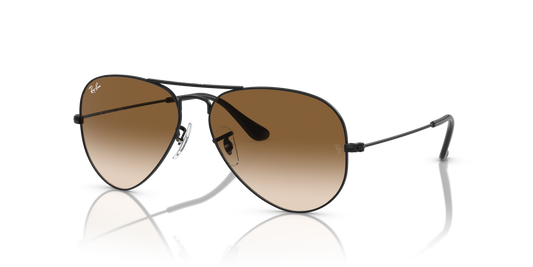 Ray-Ban Aviator Classic RB3025 002/51 62 sunglasses, three-quarter view