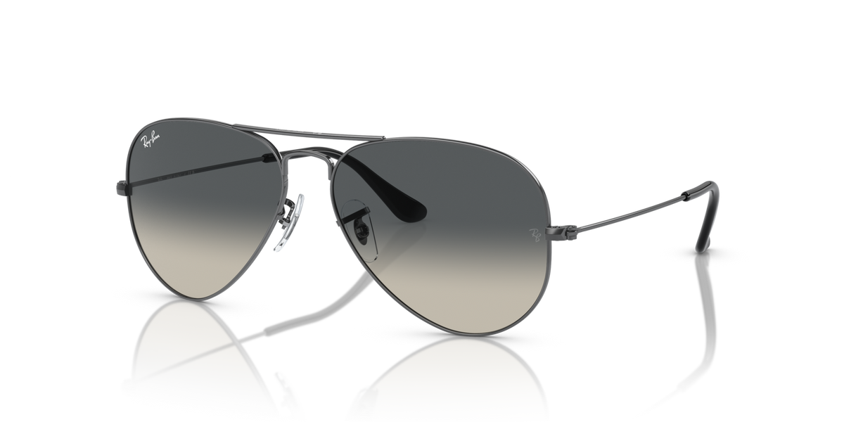 Ray-Ban Aviator Classic RB3025 004/71 58 sunglasses, three-quarter view